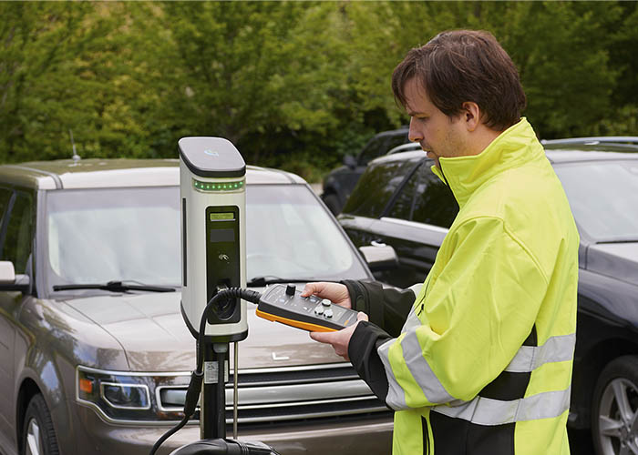 Adaptador comprobación estaciones de carga vehículos eléctricos Fluke FEV100